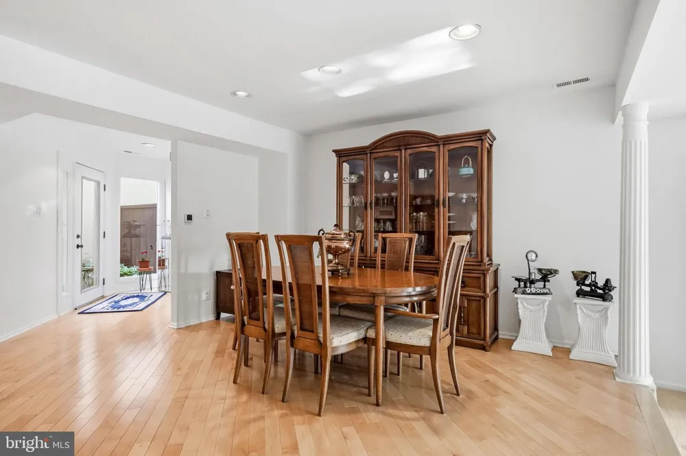 1606 CHANTICLEER Cherry Hill, NJ 08003