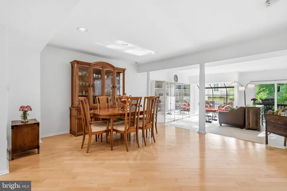 1606 CHANTICLEER Cherry Hill, NJ 08003