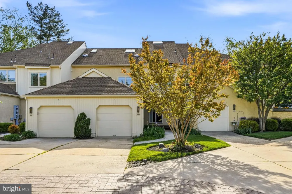 1606 CHANTICLEER Cherry Hill, NJ 08003