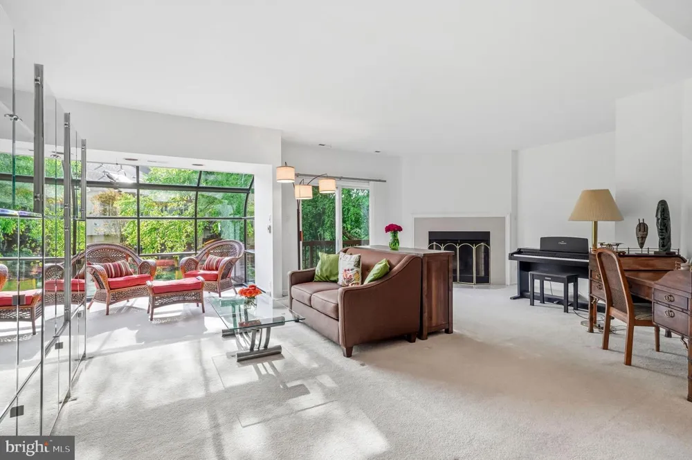 1606 CHANTICLEER Cherry Hill, NJ 08003