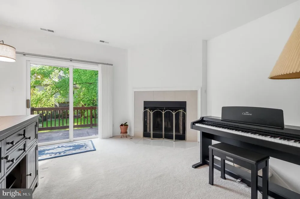 1606 CHANTICLEER Cherry Hill, NJ 08003
