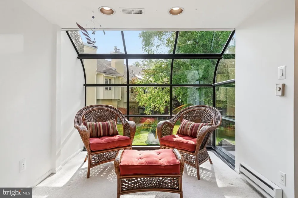 1606 CHANTICLEER Cherry Hill, NJ 08003
