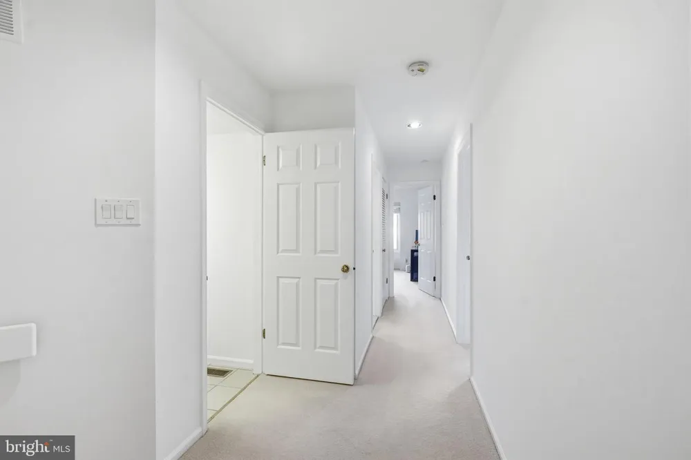 1606 CHANTICLEER Cherry Hill, NJ 08003