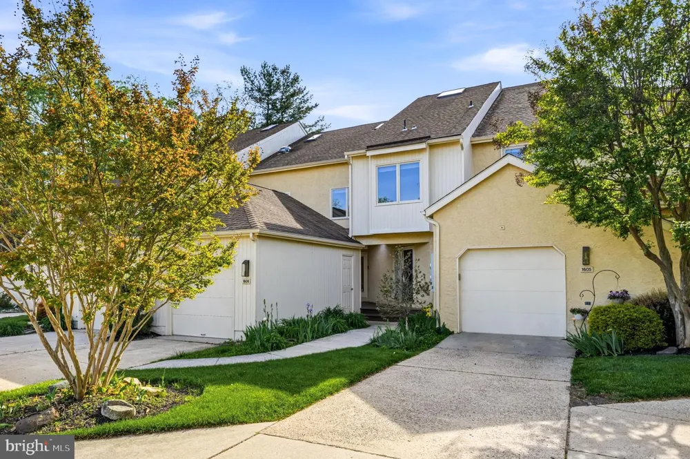 1606 CHANTICLEER Cherry Hill, NJ 08003