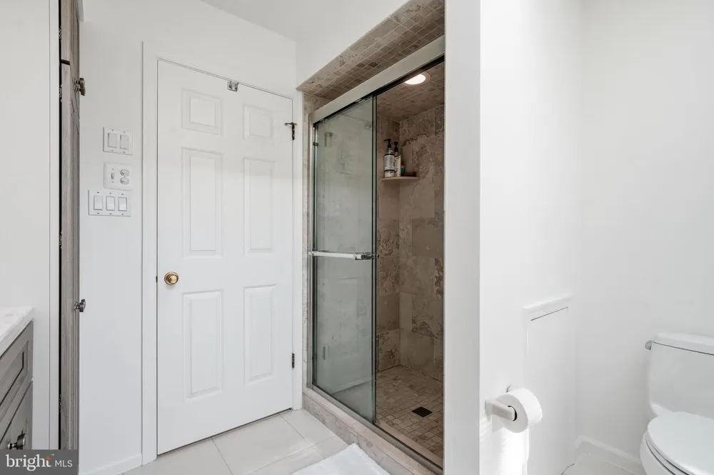1606 CHANTICLEER Cherry Hill, NJ 08003