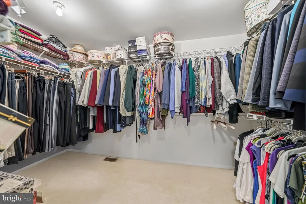 1606 CHANTICLEER Cherry Hill, NJ 08003