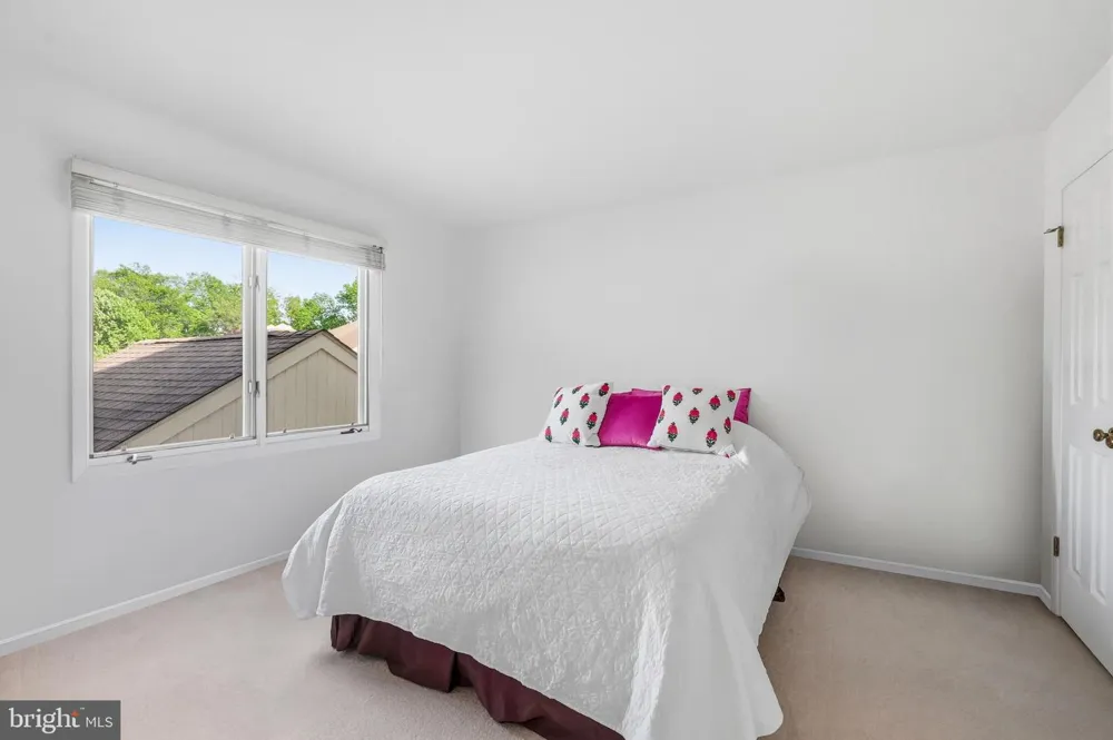 1606 CHANTICLEER Cherry Hill, NJ 08003