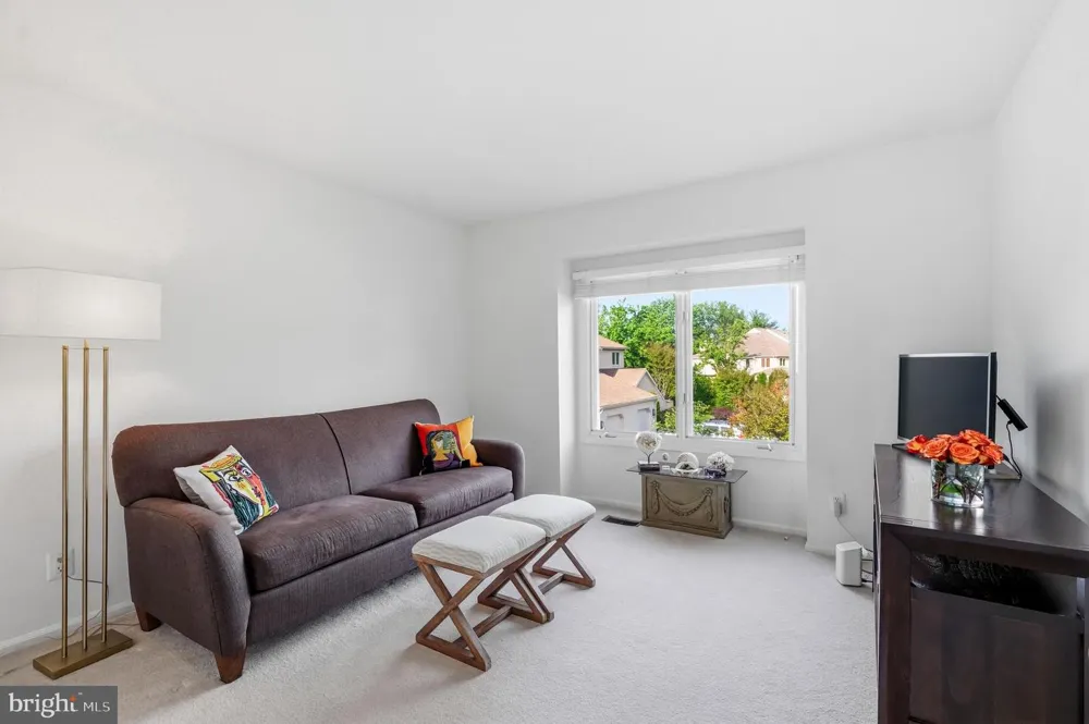 1606 CHANTICLEER Cherry Hill, NJ 08003