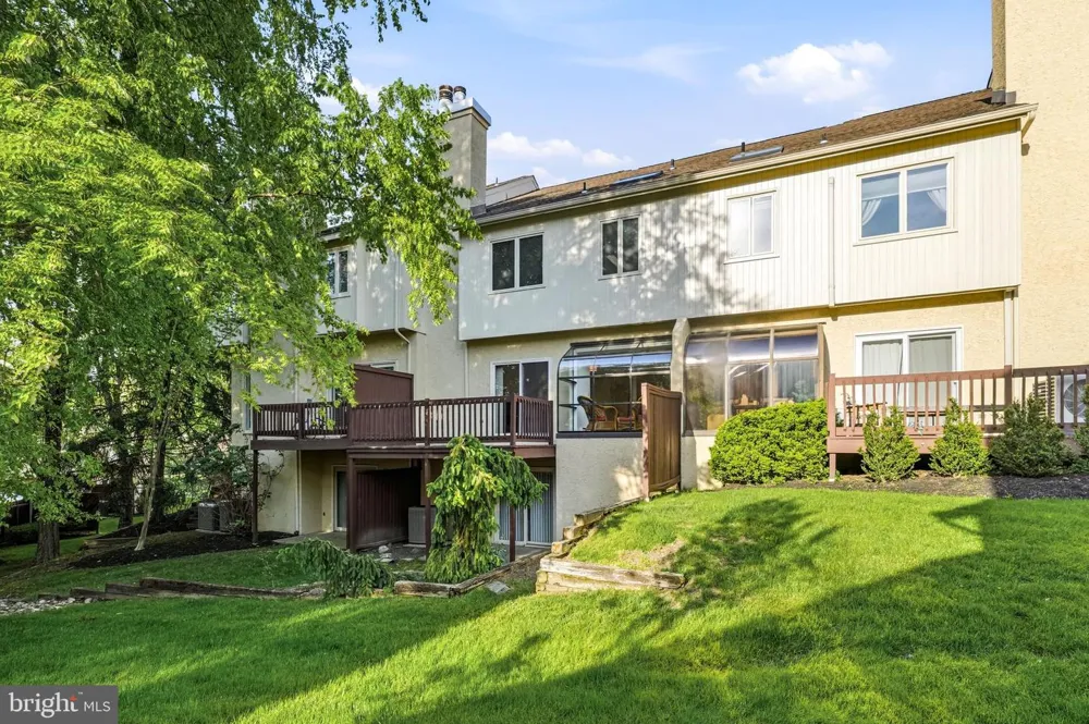 1606 CHANTICLEER Cherry Hill, NJ 08003