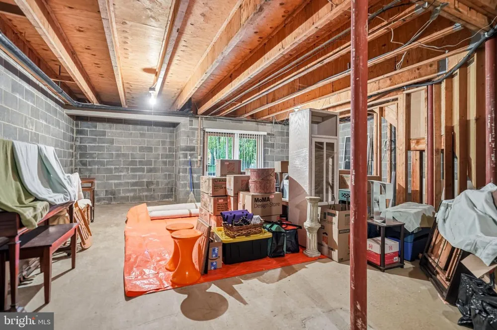 1606 CHANTICLEER Cherry Hill, NJ 08003