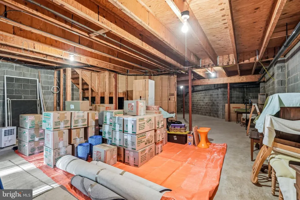 1606 CHANTICLEER Cherry Hill, NJ 08003