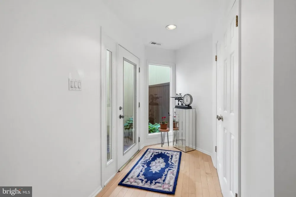 1606 CHANTICLEER Cherry Hill, NJ 08003