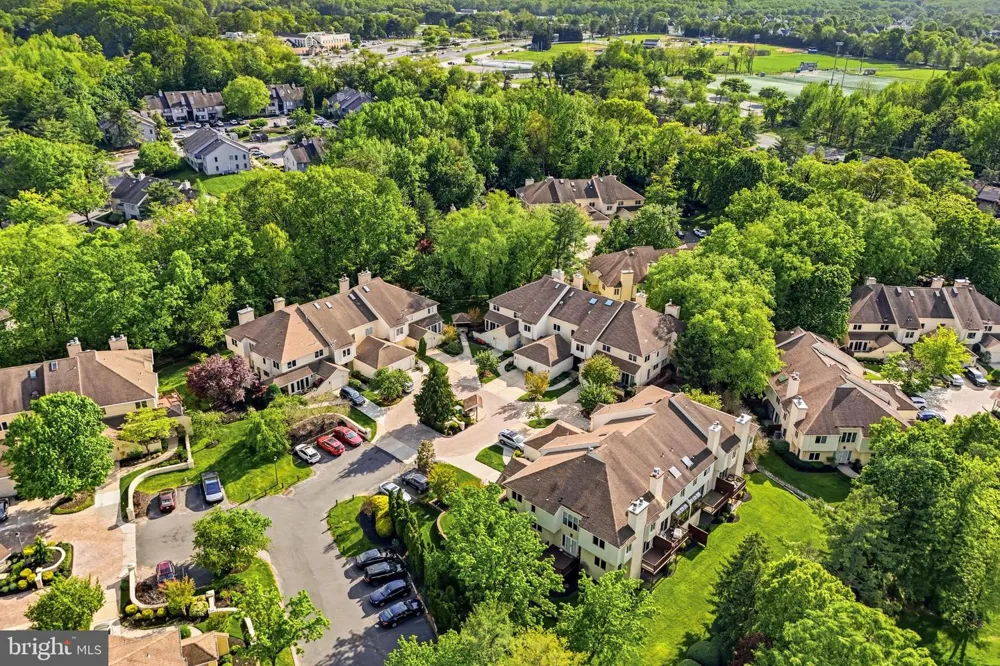 1606 CHANTICLEER Cherry Hill, NJ 08003