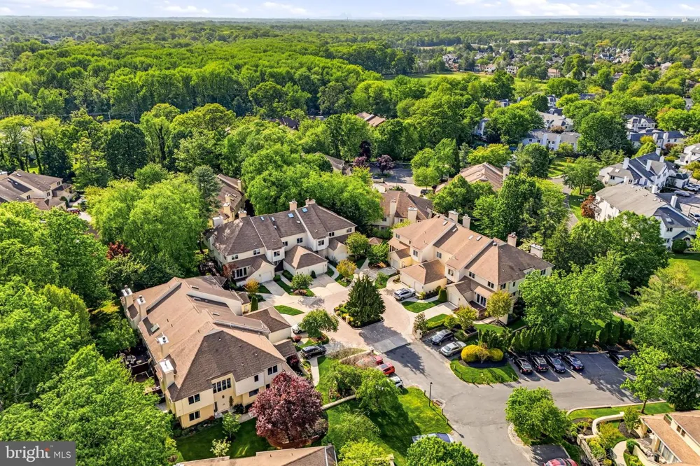 1606 CHANTICLEER Cherry Hill, NJ 08003