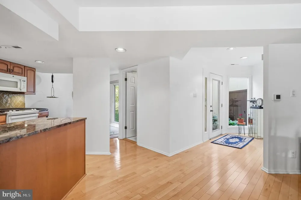 1606 CHANTICLEER Cherry Hill, NJ 08003