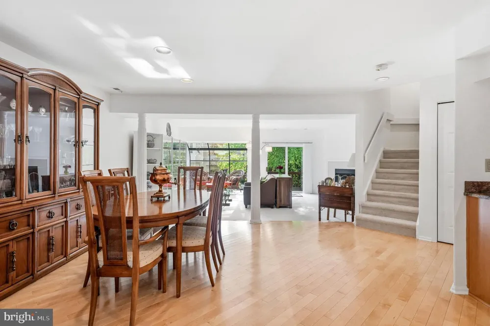 1606 CHANTICLEER Cherry Hill, NJ 08003