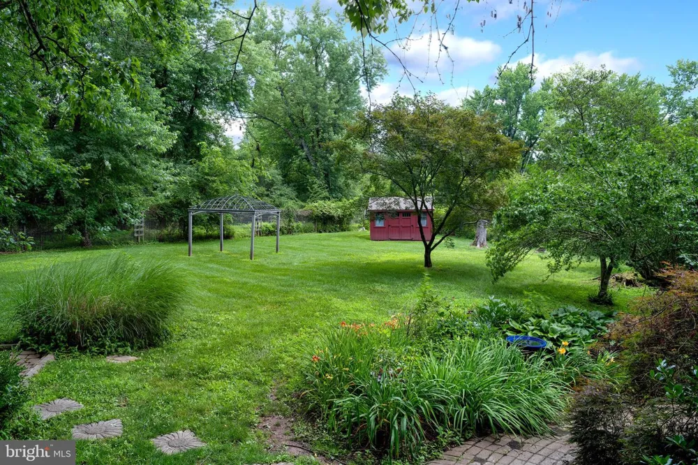 1 MICHAEL WAY Pennington, NJ 08534