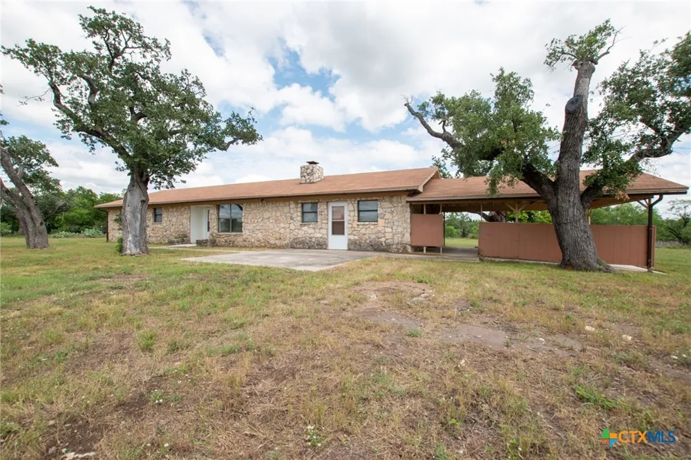 11126 E Fm 581 Lometa, TX 76853