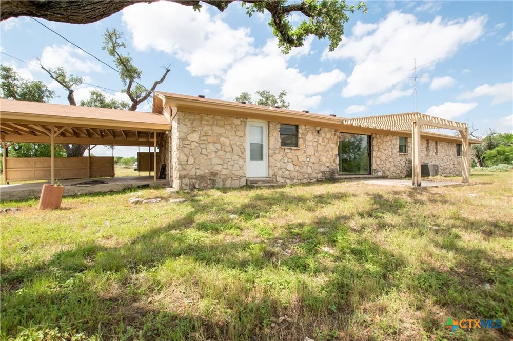 11126 E Fm 581 Lometa, TX 76853