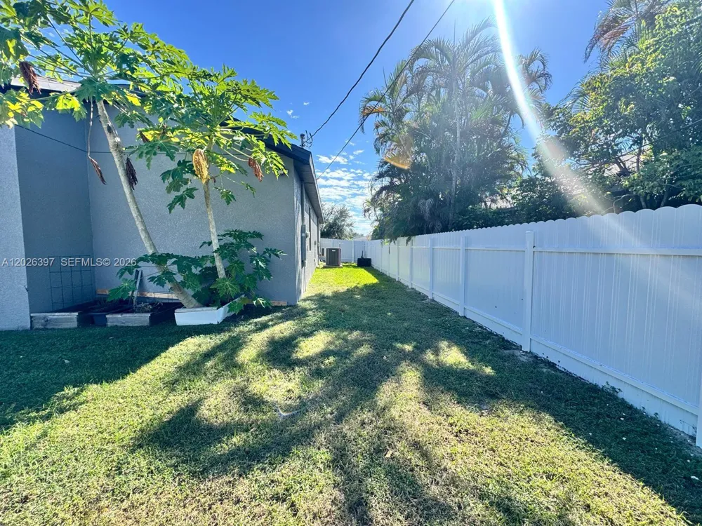 209 SE 26th Ter Cape Coral, FL 33904