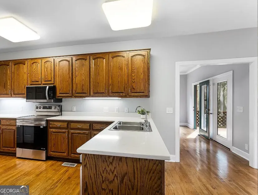 1525 W Black Island RD Darien, GA 31305