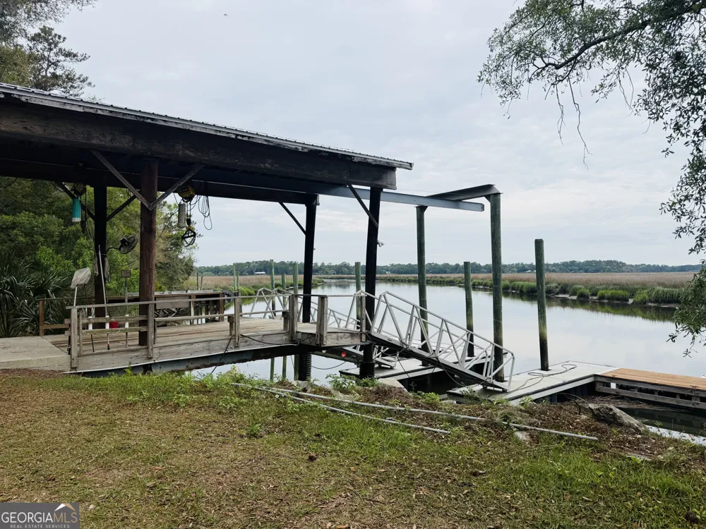 1525 W Black Island RD Darien, GA 31305
