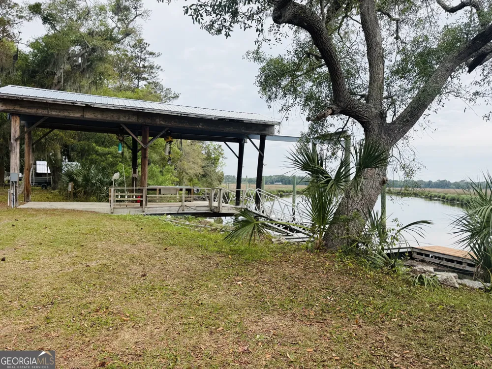 1525 W Black Island RD Darien, GA 31305