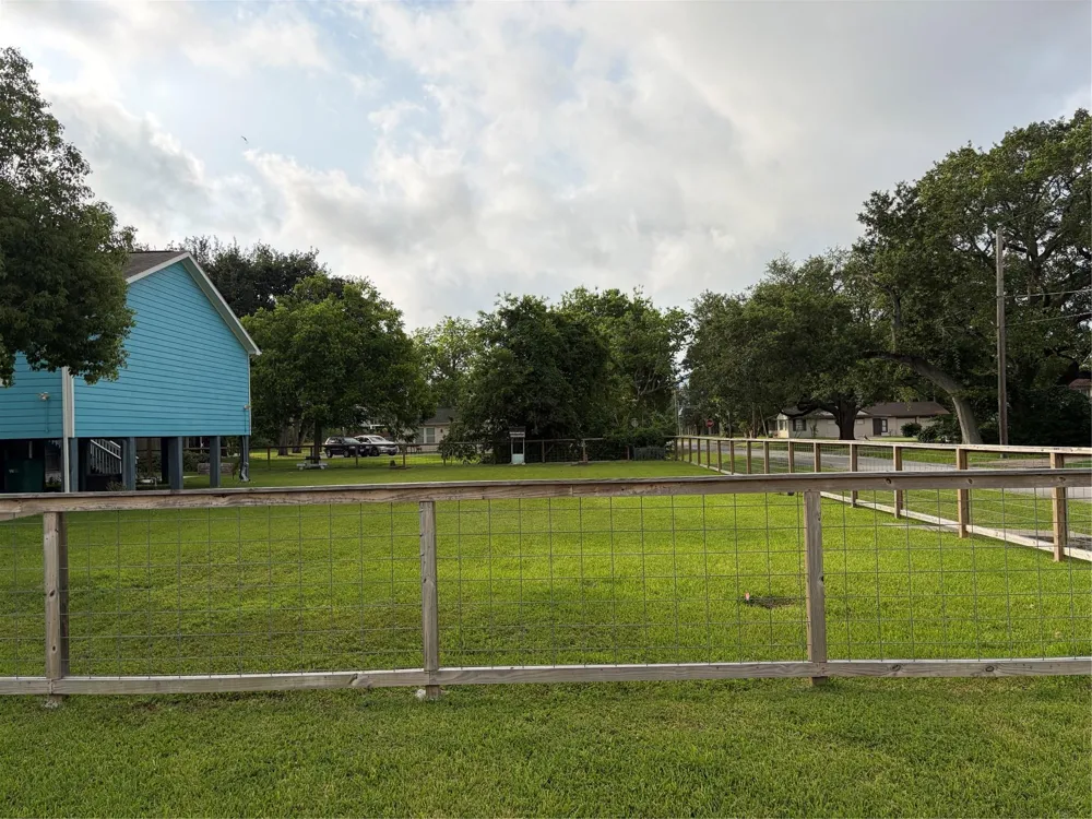 1208 4th Street Seabrook, TX 77586