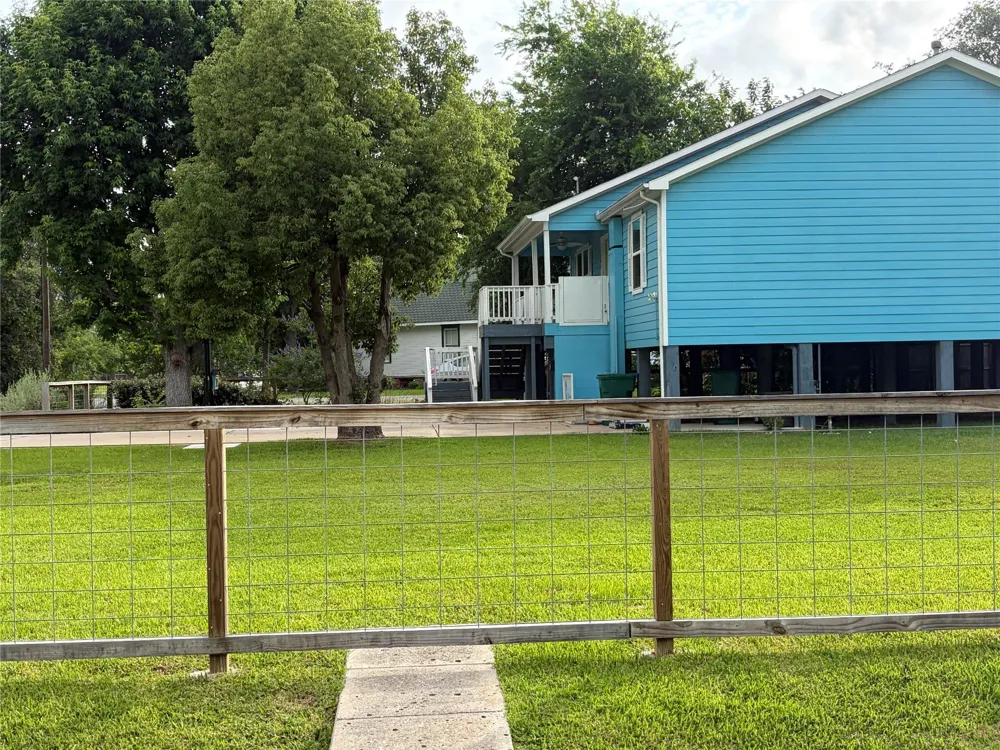 1208 4th Street Seabrook, TX 77586