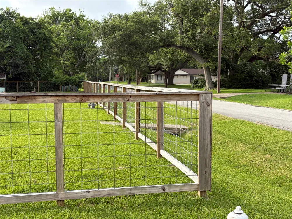 1208 4th Street Seabrook, TX 77586