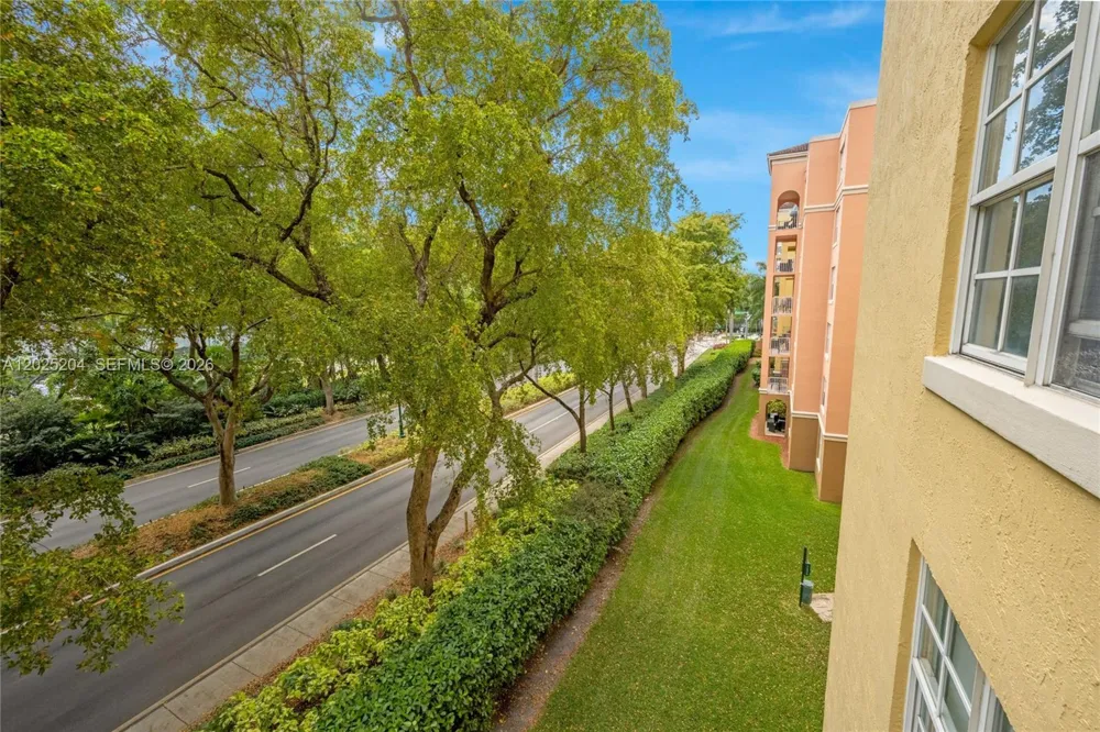 19555 E Country Club Dr #8408 Aventura, FL 33180