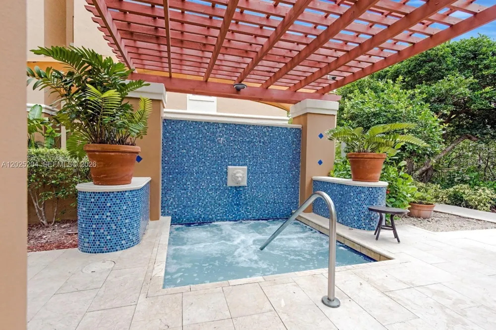 19555 E Country Club Dr #8408 Aventura, FL 33180