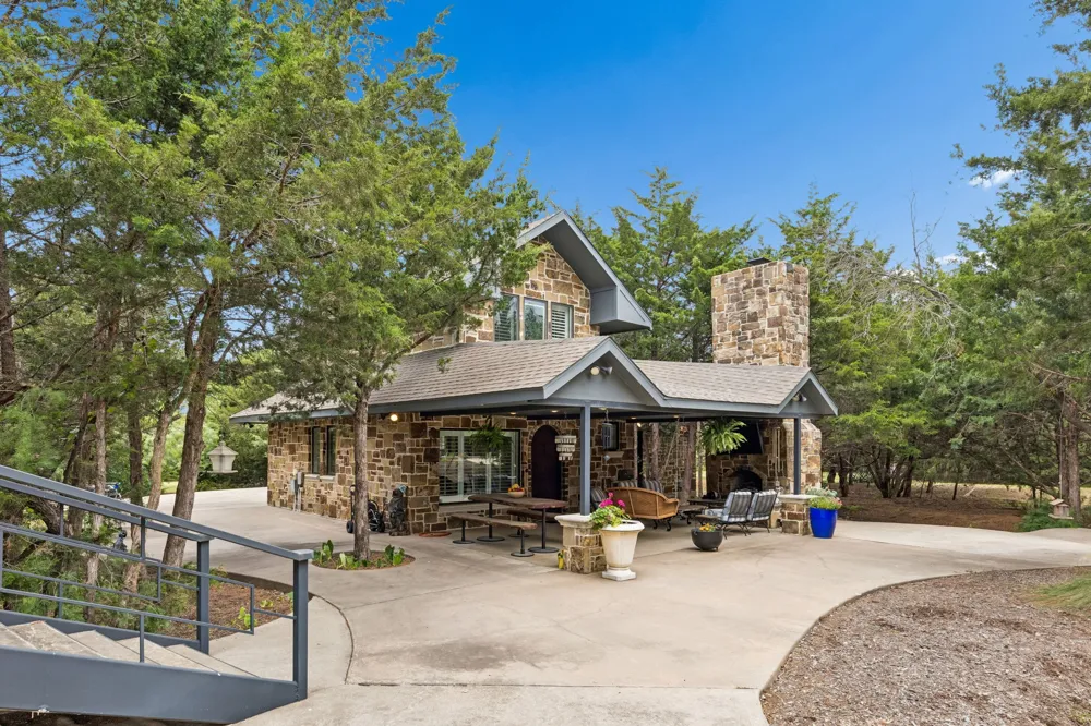 1306 Morrow Road Valley View, TX 76272