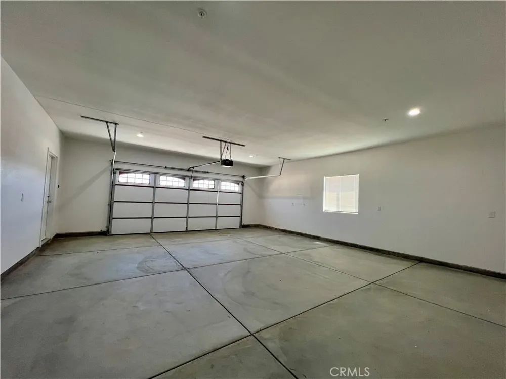 40719 171th Street Lake Los Angeles, CA 93535