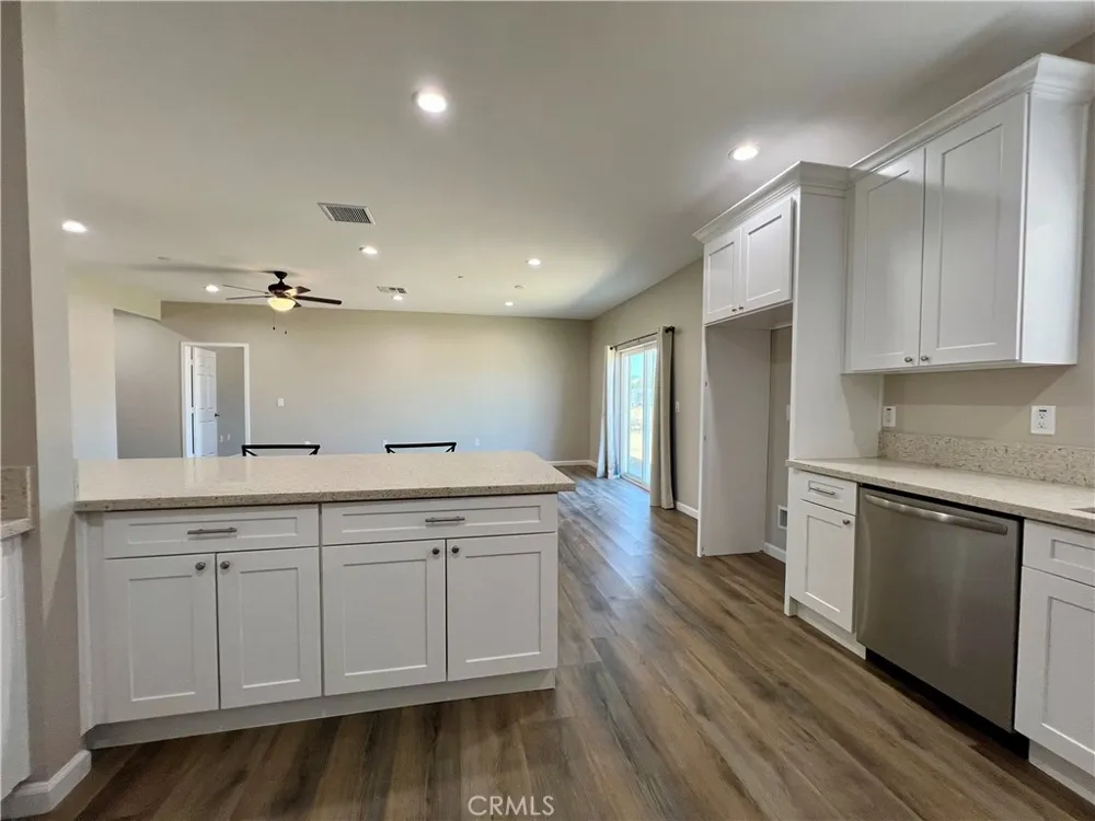 40719 171th Street Lake Los Angeles, CA 93535