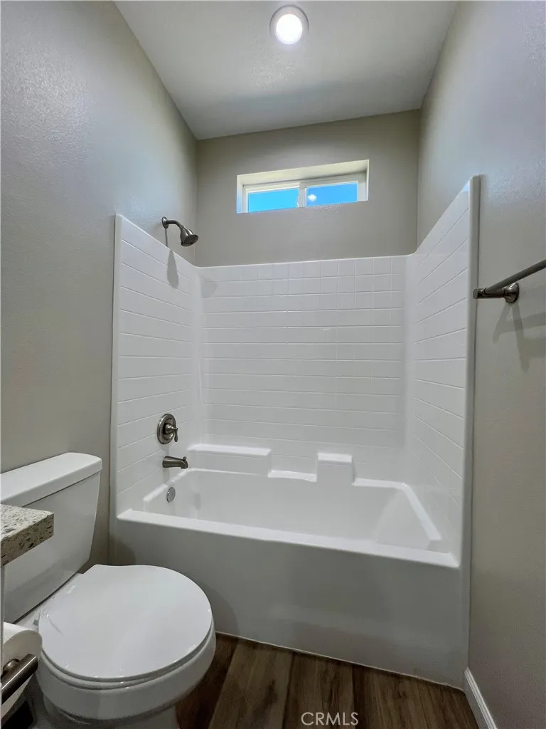 40719 171th Street Lake Los Angeles, CA 93535
