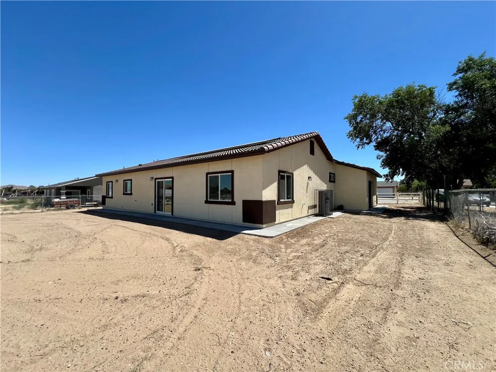40719 171th Street Lake Los Angeles, CA 93535