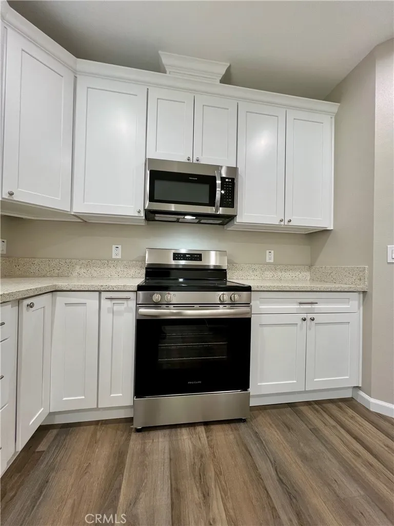 40719 171th Street Lake Los Angeles, CA 93535
