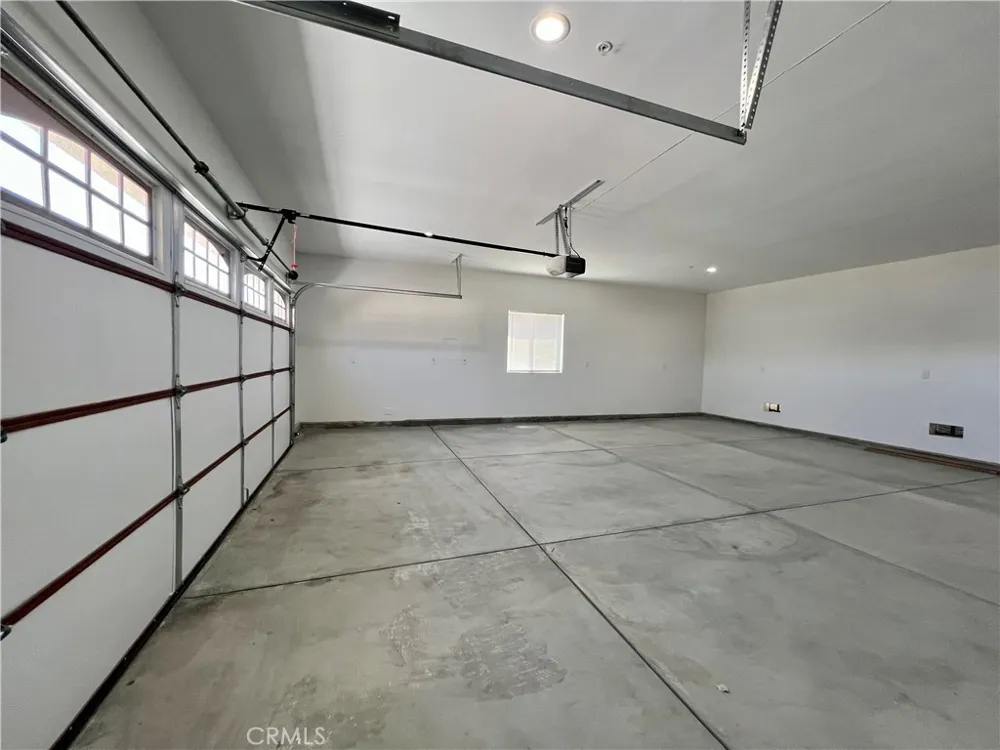 40719 171th Street Lake Los Angeles, CA 93535