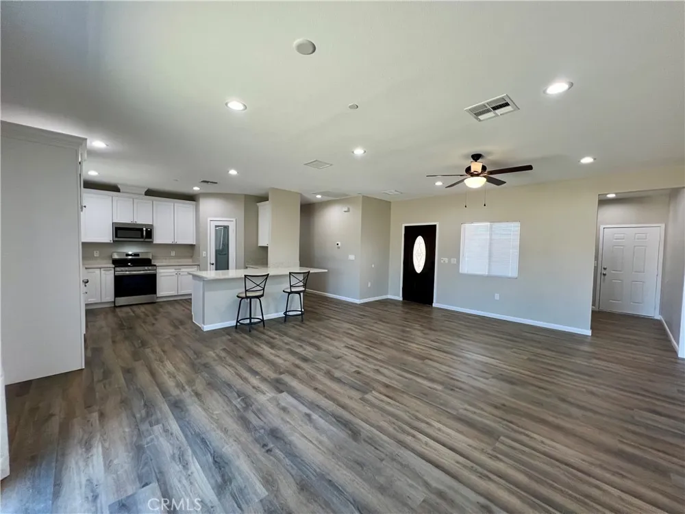 40719 171th Street Lake Los Angeles, CA 93535