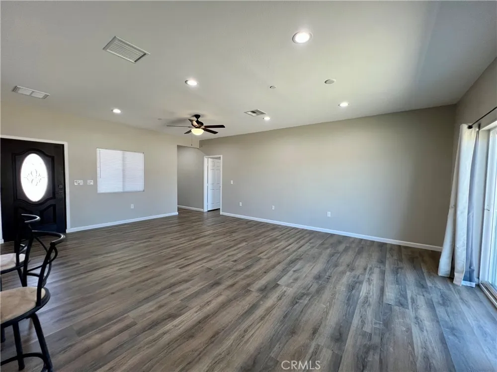 40719 171th Street Lake Los Angeles, CA 93535