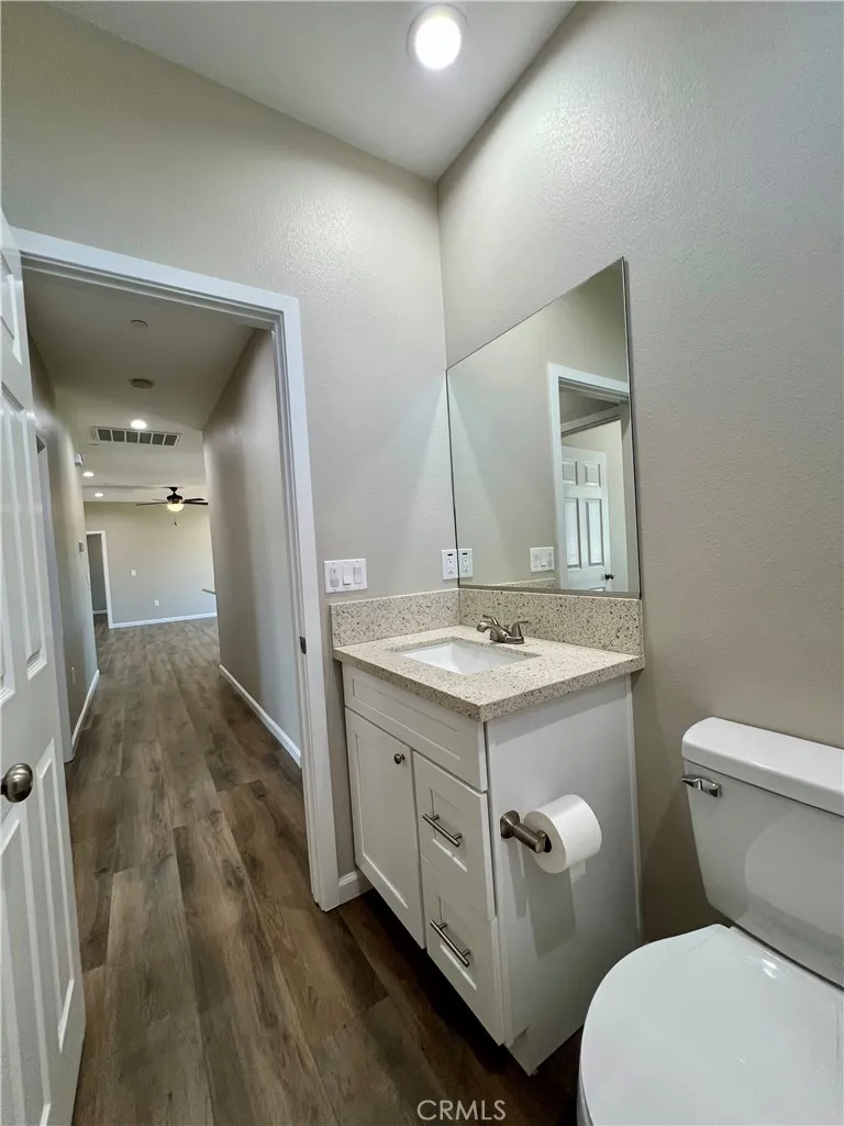40719 171th Street Lake Los Angeles, CA 93535
