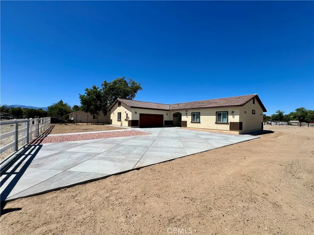 40719 171th Street Lake Los Angeles, CA 93535