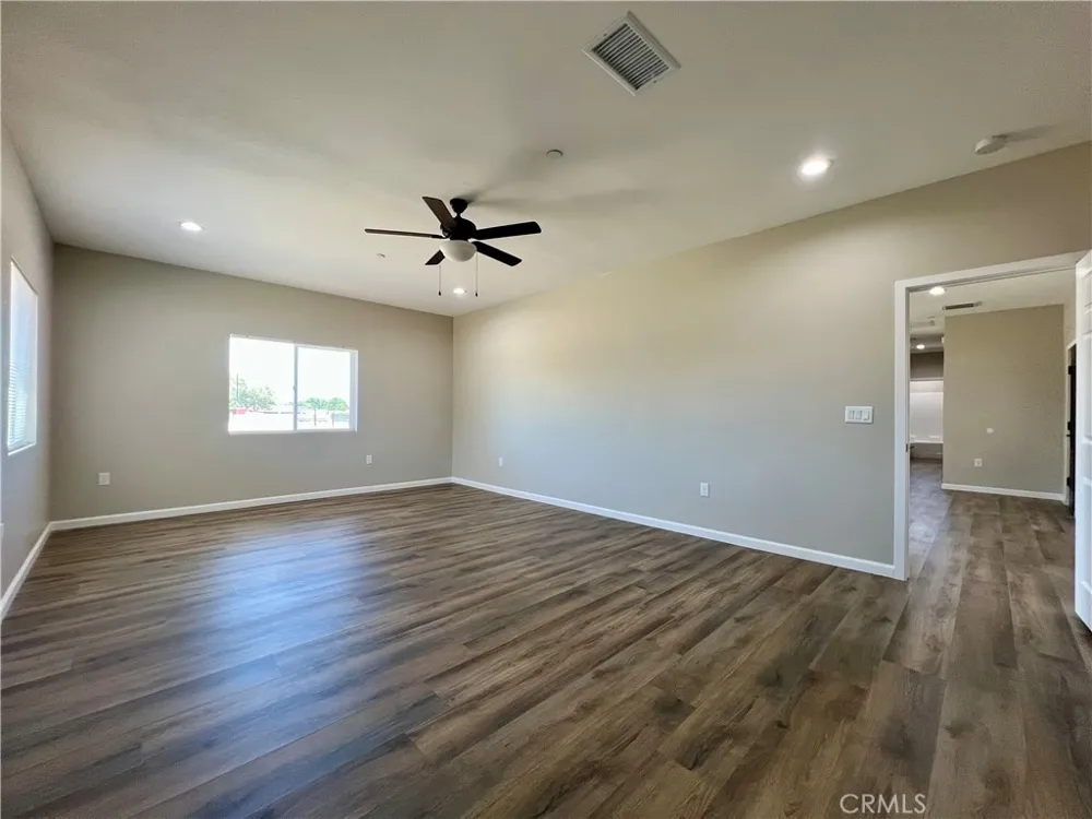 40719 171th Street Lake Los Angeles, CA 93535