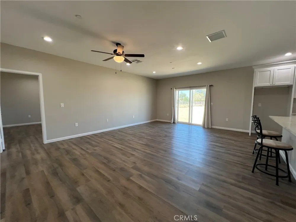40719 171th Street Lake Los Angeles, CA 93535
