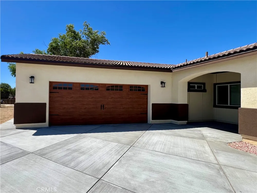 40719 171th Street Lake Los Angeles, CA 93535