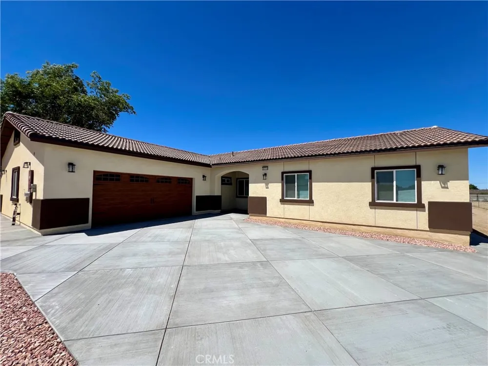 40719 171th Street Lake Los Angeles, CA 93535