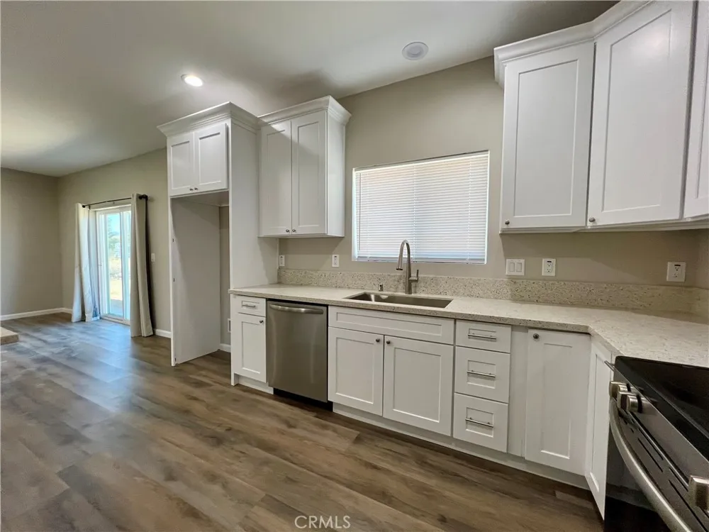 40719 171th Street Lake Los Angeles, CA 93535