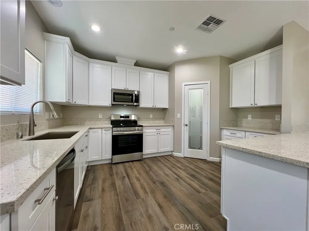 40719 171th Street Lake Los Angeles, CA 93535