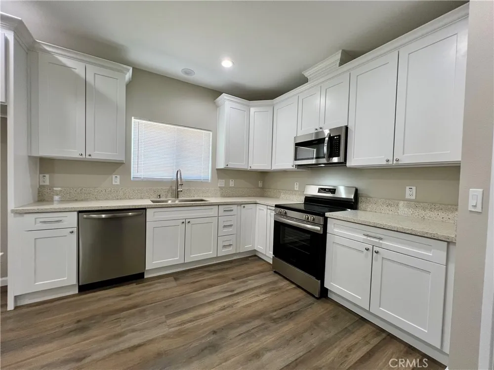 40719 171th Street Lake Los Angeles, CA 93535